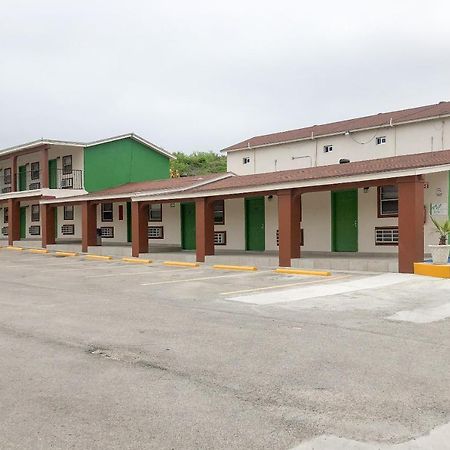 Capital O Palms Hotel, Acuna Ciudad Acuña Екстериор снимка