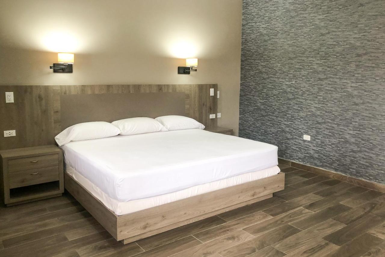 Capital O Palms Hotel, Acuna Ciudad Acuña Екстериор снимка