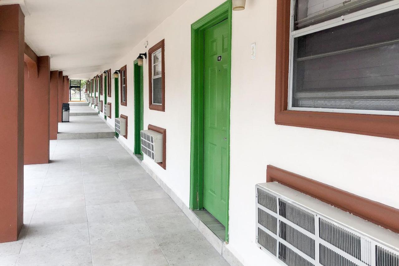 Capital O Palms Hotel, Acuna Ciudad Acuña Екстериор снимка