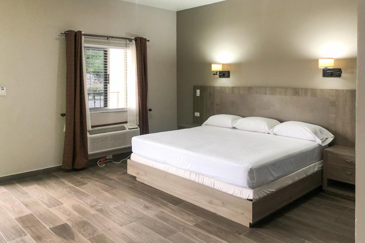 Capital O Palms Hotel, Acuna Ciudad Acuña Екстериор снимка