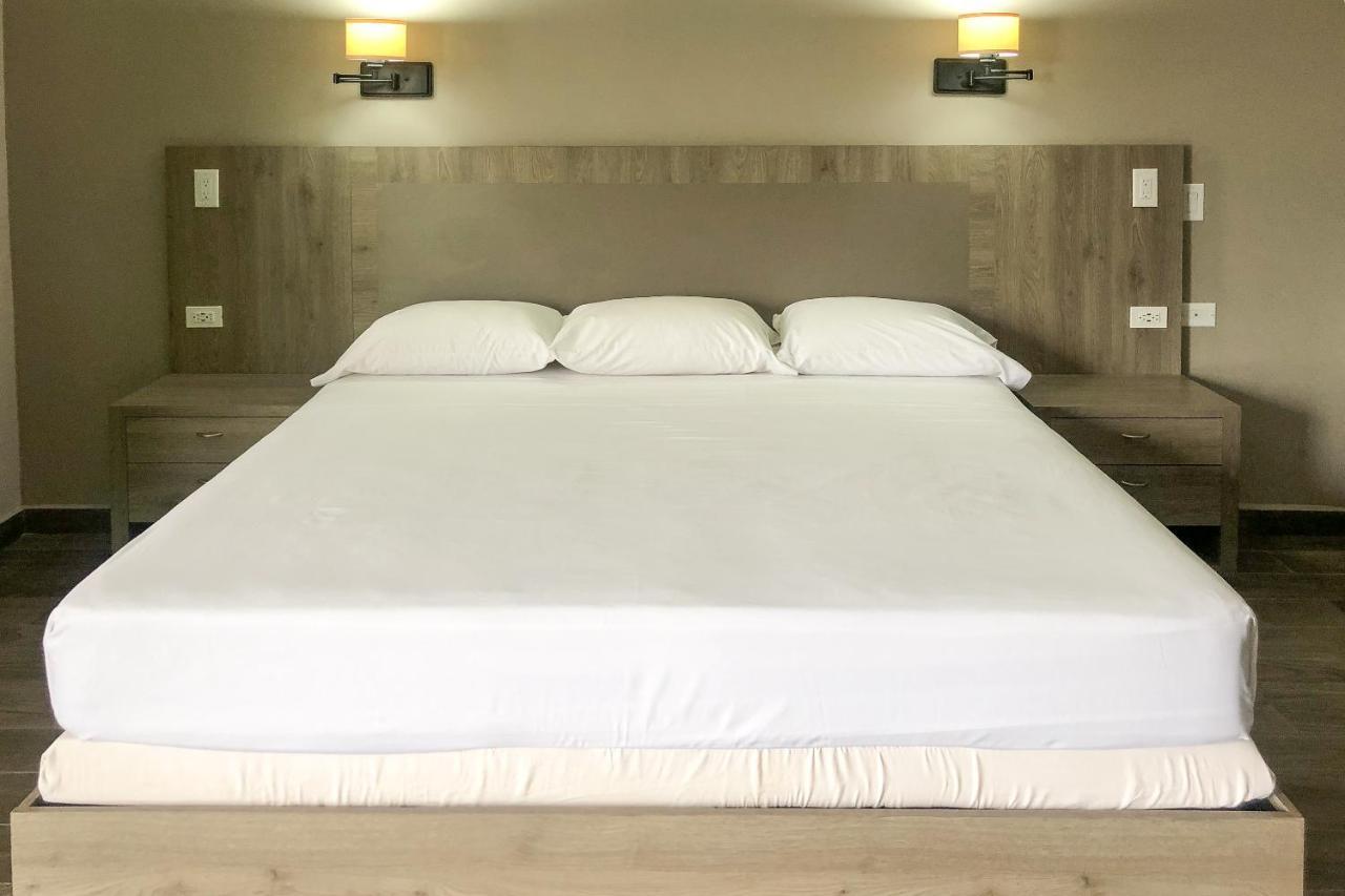 Capital O Palms Hotel, Acuna Ciudad Acuña Екстериор снимка
