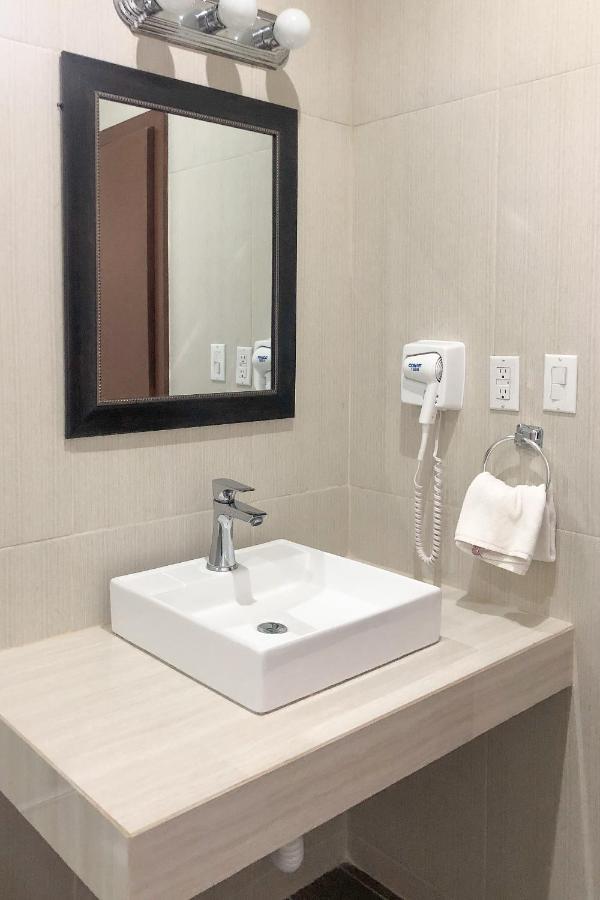 Capital O Palms Hotel, Acuna Ciudad Acuña Екстериор снимка