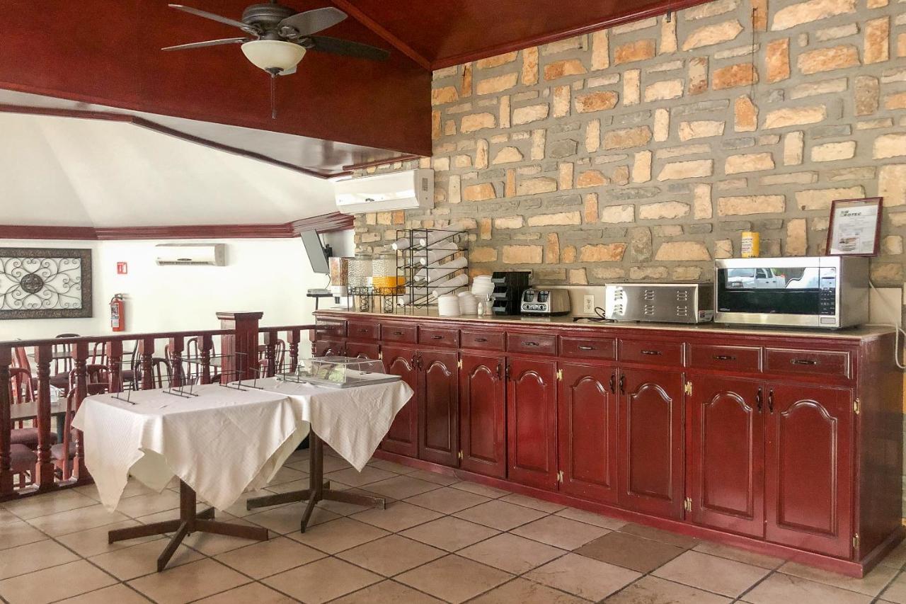 Capital O Palms Hotel, Acuna Ciudad Acuña Екстериор снимка