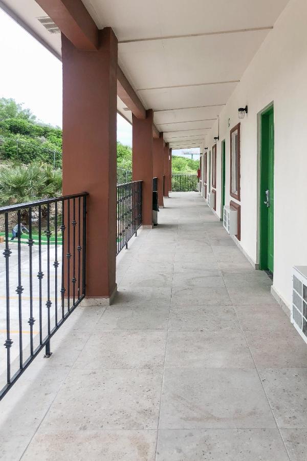 Capital O Palms Hotel, Acuna Ciudad Acuña Екстериор снимка